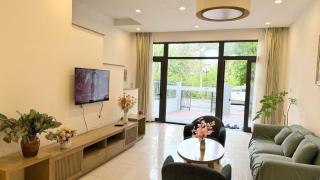 Villa 5 phòng ngủ sát biển - 1