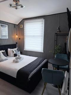 Islington Studio for 2 - Private Bath & Smart TV - 7