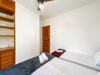 Apto 1 quarto, frente a praia de Taperpuã, condomínio com Piscina, atravessou a rua está na praia - 4