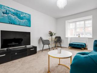 Spacious 3-Bed House - Sleeps 5 - Parking for 2 cars - 9