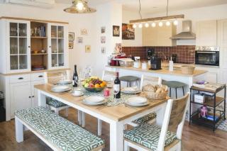 Green View Holiday Home With Pool - Happy Rentals - 8