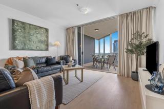 City Skyline! Level 37 CBD with Free Park, Pool, Gym - 9