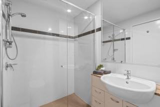 City Skyline! Level 37 CBD with Free Park, Pool, Gym - 4