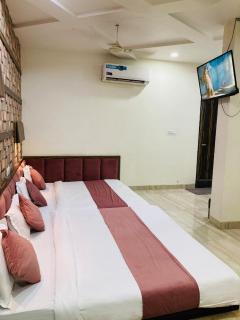 Hotel SR Siddhivinayak Mathura - 4