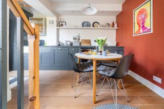 Daphne Cottage - 1