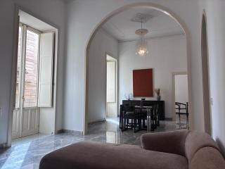 Ortigia Grand Salon - Extra Spacious PrimeLocation CarAccess - 9