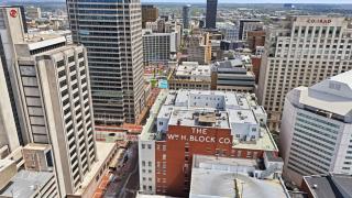 Spacious 2BR Downtown Indy Skywalk, Free Garage Parking, Convention Center, Stadium - 3