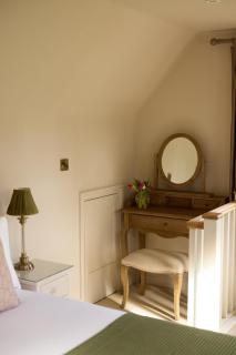 Great Ashley Farm Shepherds Huts and Cottage - 4