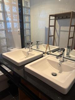 Modern 3BR House with Spacious Outdoor Area - 1