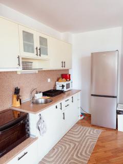 Happy Home 2-Bedroom Apartment near Ski Lift with Free Parking - 2