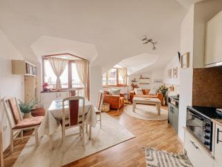 Happy Home 2-Bedroom Apartment near Ski Lift with Free Parking - 1