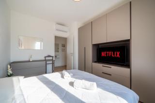 Lake Como 5' - Mountain View - 10' Station - Wifi, AC - 9