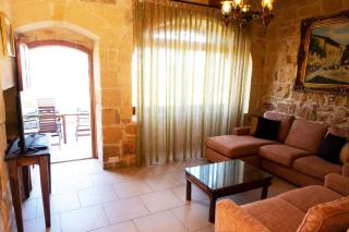 Villeleynah Amazing Gozitan Villa Pool - Happy Rentals - Munxar - 7