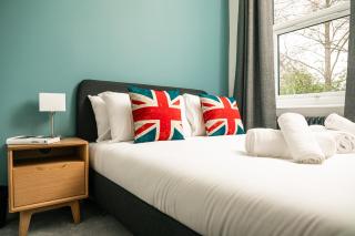 Luxury 3BD Manchester Home with Games Room Sleeps 10 - 7