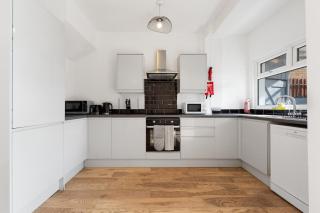 Contractor House Near Wood Green Station Sleeps 8 - 5