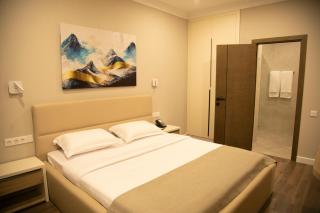 Aristocrat Hotel - 3