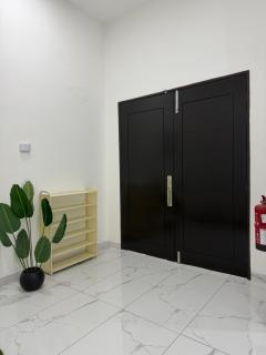 51 Hangout House - 3