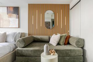 Stylish Studio Sleeps 4 with Balcony by Eaton Centre - 0