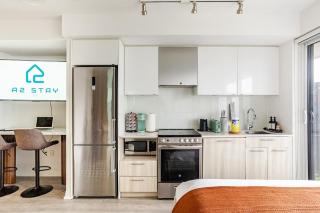 Stylish Studio Sleeps 4 with Balcony by Eaton Centre - 1