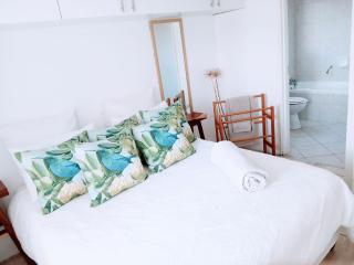 Charming Guest Room with Private Facilities in Nelson Mandela Bay - 8