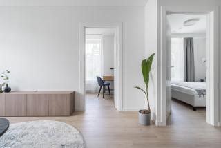 Uptown Quiet 2bed, Full kitchen, 2desks, Parking, Bath - 1