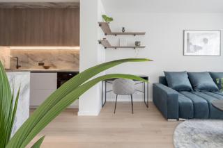 Uptown Quiet 2bed, Full kitchen, 2desks, Parking, Bath - 3