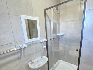 Disa 5 Flat 1 Upstairs - 3