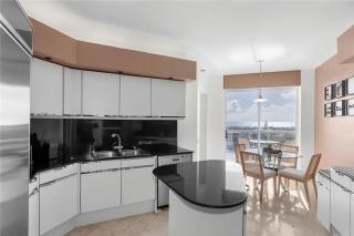 Exclusive Waterfront Sky Residence - 7