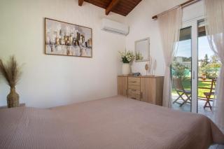 Vicki's house 2-bedroom with yard and garden - 8