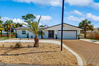 Steps to Sea! Coastal Escape in Fort Walton Beach - 0