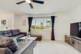 Steps to Sea! Coastal Escape in Fort Walton Beach - 7