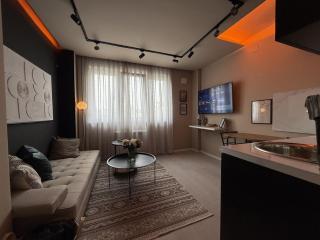 Black & Bright - Main Square - 6