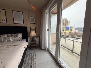 Black & Bright - Main Square - 5