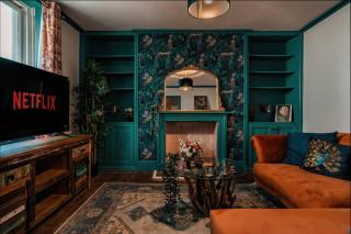 Ultimate Group Stay in Margate with Hot Tub & Pool Table for 9 - 0
