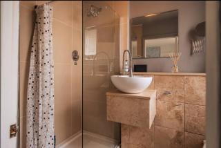 Ultimate Group Stay in Margate with Hot Tub & Pool Table for 9 - 5