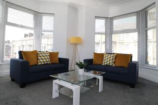 Perfect base for Contractors - 3 Bedrooms- Free Street Parking - 0