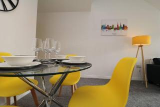 Two Bedroom Peaceful Penthouse - Private Parking - 7