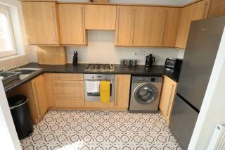 Two Bedroom Peaceful Penthouse - Private Parking - 4