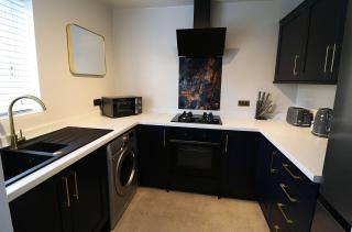 2 Bed Home with Driveway Parking - 2