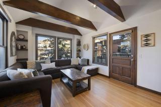 Charming Chalet in Old Town and Ski Slopes - 0