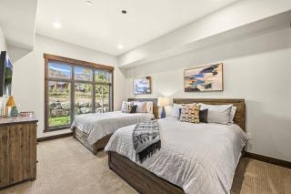 Gregs Grandeur Pristine Condo with Private Hot Tub - 2