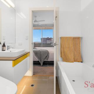 Adelaide Central Skyline Panoramic Suite Three - 4