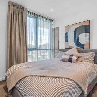 Adelaide Central Skyline Panoramic Suite Three - 7