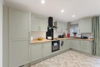 Spacious 2BR on Front Street at a Great Location - 7