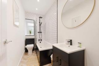 Spacious 2BR on Front Street at a Great Location - 6