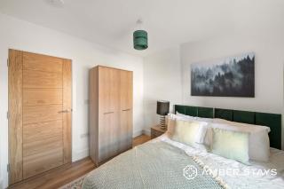 Spacious 2 Bed Apartment in Gloucester by Amber Stays - Perfect for Business & Contractors, Sleeps 4! - 6