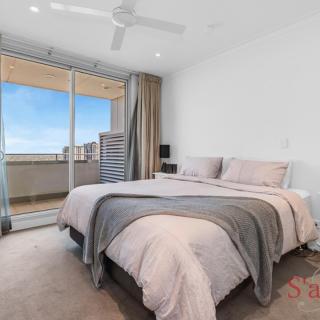 Adelaide Central Skyline Panoramic Suite Three - 4