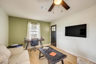 < 1 Mi to Lackland AFB: WFH-Friendly Retreat! - 1