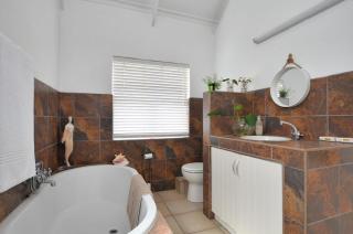 Urban Sole Beach Apartment - 3