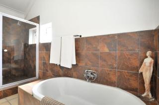 Urban Sole Beach Apartment - 2